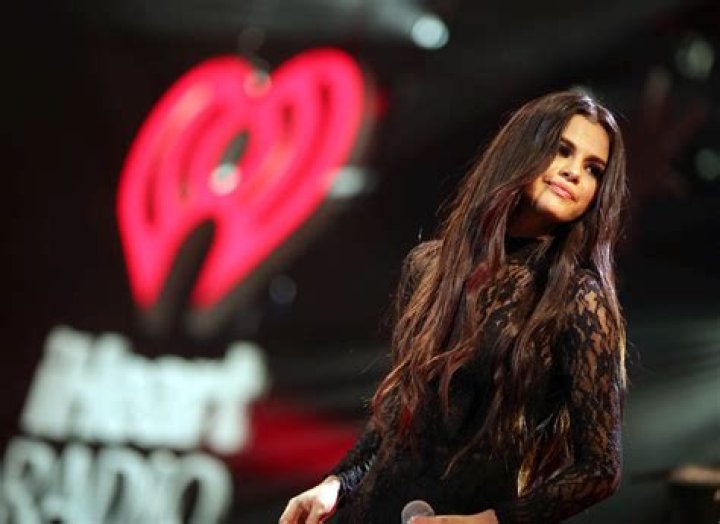 [WATCH] ‘Hands To Myself’ Video — Selena Gomez’s 5 Steamiest Moments – Hollywood Life