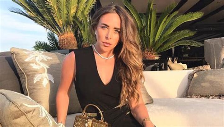 Who Is Chloe Green? The British Heiress Kissed ‘Hot Felon’ Jeremy Meeks – Hollywood Life