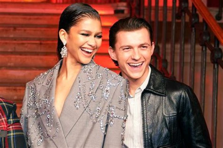 Zendaya Gushes Over BF Tom Holland & How Well He Handles The ‘Pressure’ Of Being Spider-Man